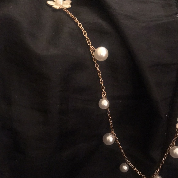 COPY - 19” Necklace gold chain and white enamel daisy - Picture 7 of 7